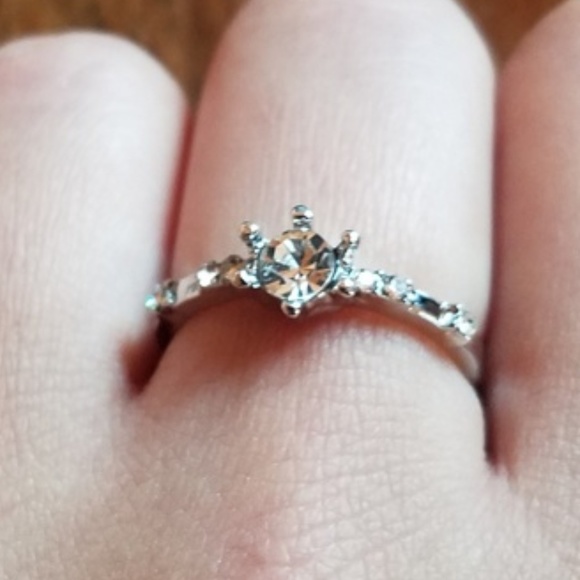 NWOT Beautiful Silver CZ Rhinestone Ring, sz 6 - Picture 12 of 14